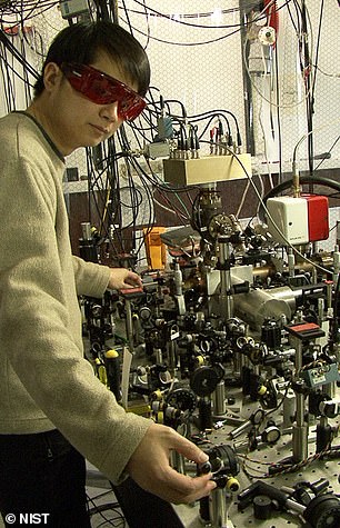 In 2010, the University of Colorado Boulder developed a quantum clock together with the US National Institute of Standards and Technology (photo)