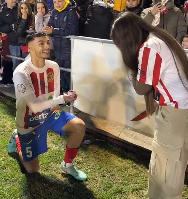 García dropped to one knee on the field and proposed to his girlfriend Pilar