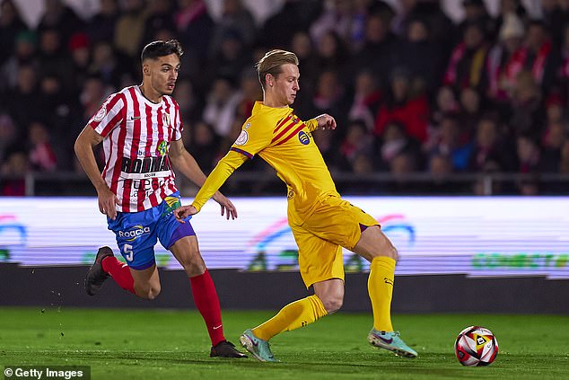 Garcia (left) played the entire round of 32 against Barcelona, ​​who claimed a 4–0 win