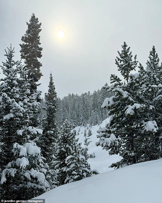 The next two photos were of snowy mountain landscapes, supposedly taken while the 13 Going on 30 actress was skiing down the slopes