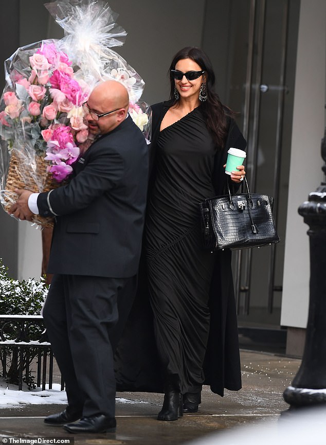 On Saturday, the Russian supermodel, 39, was showered with love from an unknown sender, who gifted her with two beautiful flower arrangements, including a huge bouquet of pink roses.