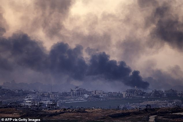 Smoke rises from Sterod, Gaza after the Israeli bombardment on January 5