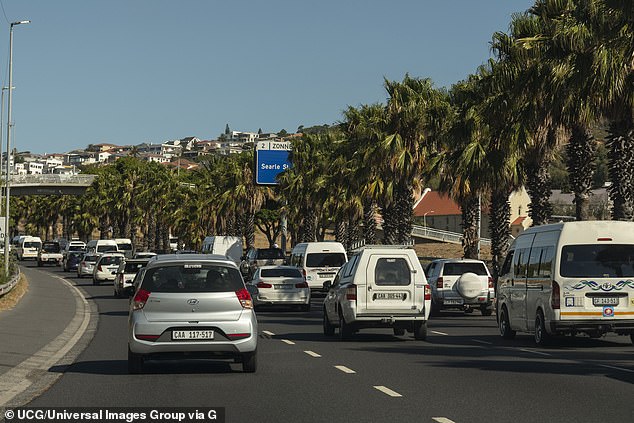 Heavy commuting from Cape Town along the N2 highway towards the airport