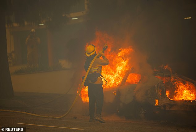 1736298342 433 Pacific Palisades locals describe catastrophic fire as they escape with