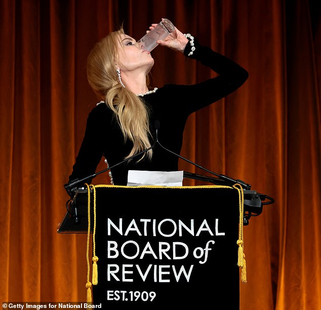 But during her acceptance speech, Nicole made a rather unusual move: she drank an entire glass of milk while standing on stage at the prestigious Cipriani 42nd Street venue.