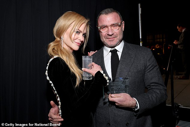 Nicole was seen smiling backstage with her former co-star Liev as they reunited for a rare appearance at the awards show