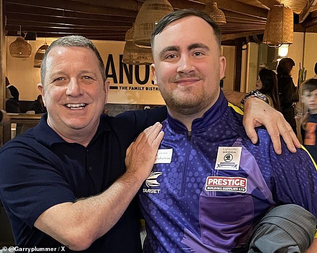 In addition to earning money through tournaments, he also has various sponsorship activities, including Target Darts - photo Littler with chairman Garry Plummer