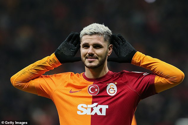 The Galatasaray attacker's texts seem to fall on deaf ears, while Nara continues with the divorce