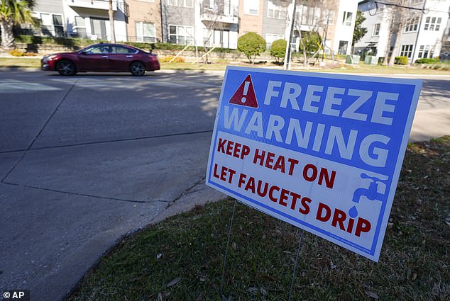 A freeze warning sign sits outside a North Texas apartment complex as the area prepares for winter storm Cora