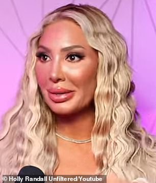 Farrah showed off her new look on the Holly Randall Unfiltered podcast