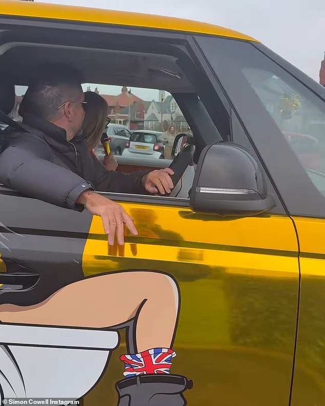 Amanda spoke into a yellow microphone as the duo drove around Blackpool to meet locals and contestants ahead of their auditions