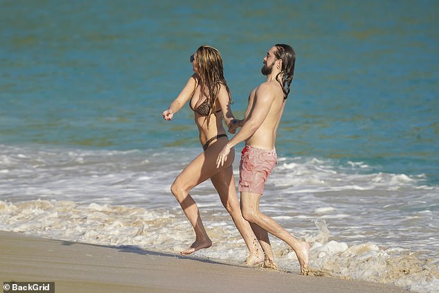 The pair jogged along the beach in the Caribbean