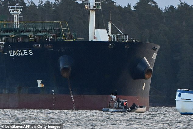 Finnish authorities announced on January 8, 2025 that they had captured the oil tanker Eagle S, suspected of being part of the Russian "ghost fleet" and that he caused damage to five submarine cables by sailing "serious mistakes"