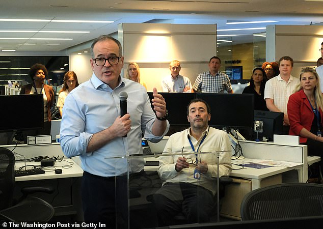 The mass exodus reached such high numbers that the Post's interim editor-in-chief Matt Murray imposed a ban on farewell emails in the newsroom, believing they were bad for morale.