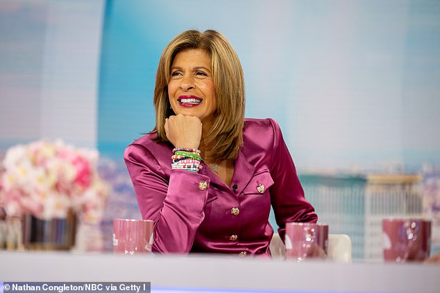 1736498677 401 Hoda Kotb reveals what co anchor Savannah Guthrie gave her for