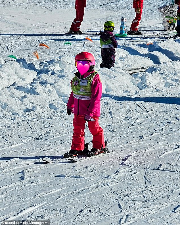 During their vacation, Naomi also took her daughter skiing