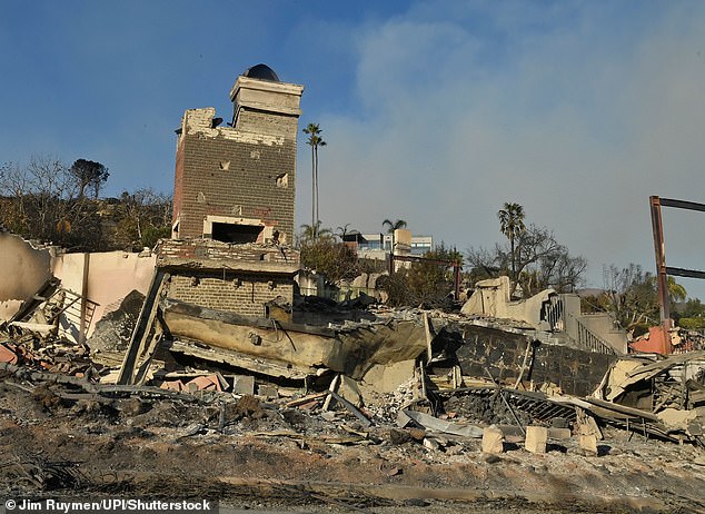 More than 180,000 people have been displaced from their homes since the fire broke out in Pacific Palisades on Tuesday. It scorched more than 21,500 hectares in less than a week (photo: Pacific Palisades)