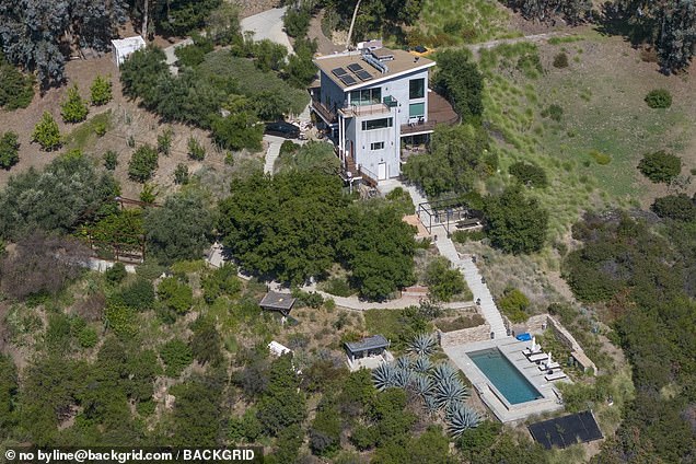 1736656714 728 Joshua Jacksons 2M Topanga Canyon home is latest celebrity abode