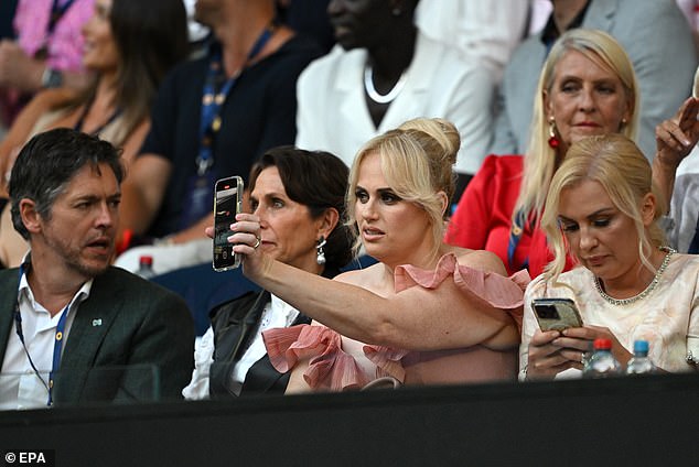 Rebel, who is known as a big tennis fan, was at one point busy filming the match