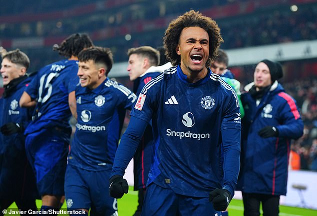 Joshua Zirkzee scored United's fifth and final penalty to send his side to the fourth round