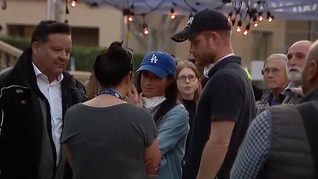 The Duke and Duchess of Sussex have distributed food parcels to those affected by the devastating fires at the Pasadena Convention Center, which is being used as an evacuation center.