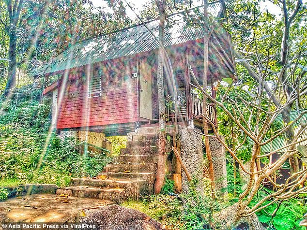 Robby stayed at the BaanTao Bungalo Resort on the Thai island