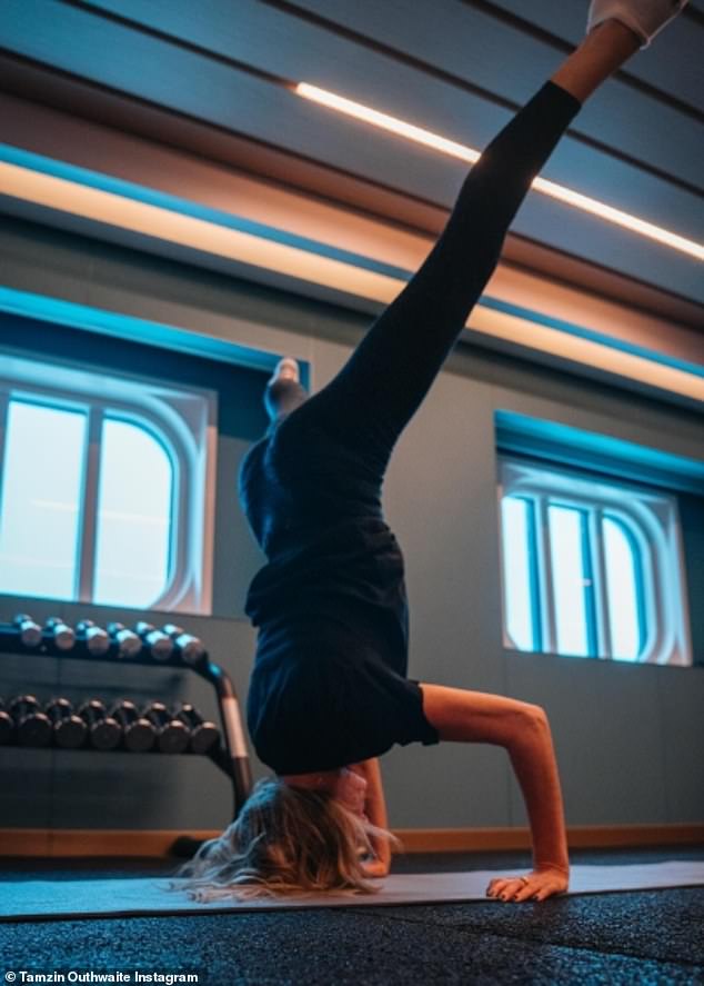 Later, she hit the gym and wowed fans as she performed a perfect headstand