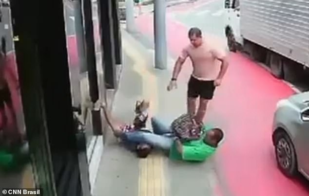 A self-styled crime fighter stopped a jewelry store thief in Brazil from escaping and subdued him with an arm lock before police arrived