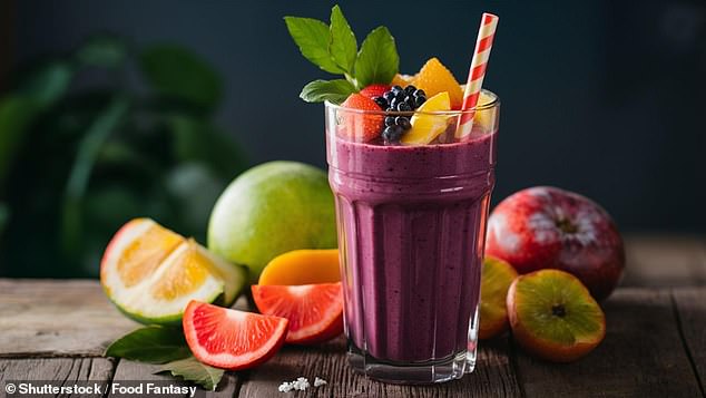 Smoothies can irritate the bladder wall, depending on the fruit used. Dr. Houman recommended low-acid fruits, such as bananas, melons and apples