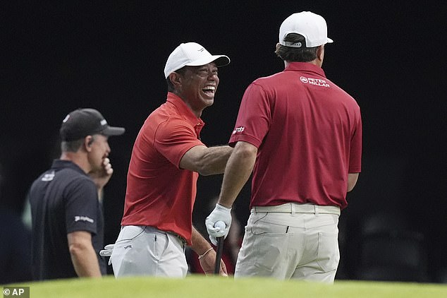 Kisner's bad shot left Tiger Woods hysterical as he couldn't stop laughing to himself