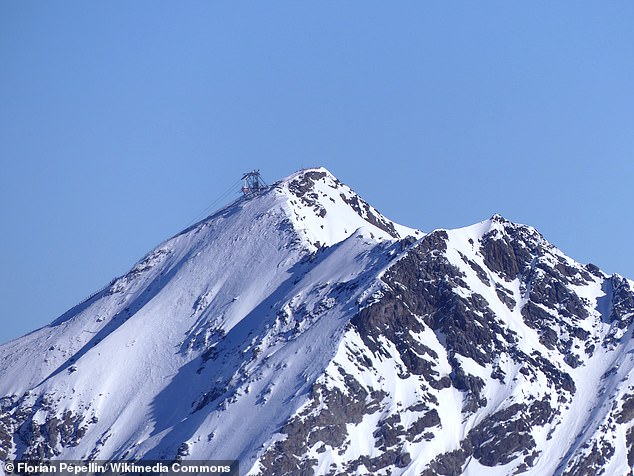 Aiguille Rouge - named after the 3,227 meter high mountain from which it descends - is one of the longest descents in the world