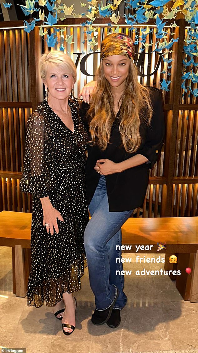 Julie Bishop poses with American supermodel Tyra Banks