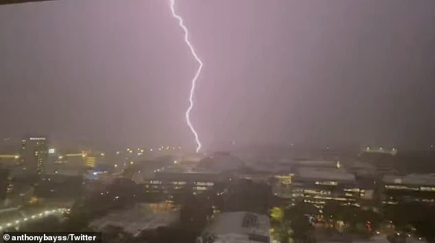 More than 200,000 homes in Sydney, Newcastle and Wollongong were left without power after lightning strikes