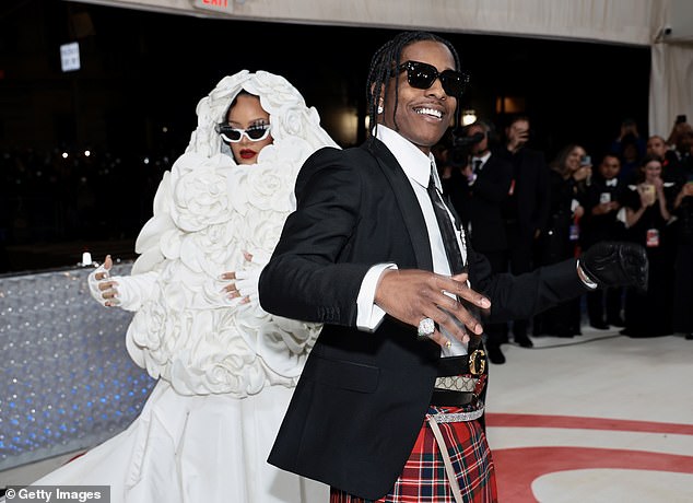 If the rapper's jury verdict goes against him in his criminal case, organizers of New York's Met Gala in May could look for a replacement co-host, as he is scheduled to do so .