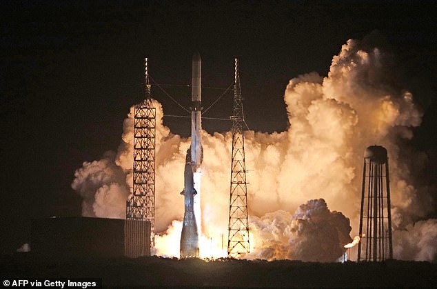 A Blue Origin New Glenn rocket lifts off from Space Launch Complex 36 from the Kennedy Space Center on its maiden flight, at Cape Canaveral, Florida on January 16, 2020