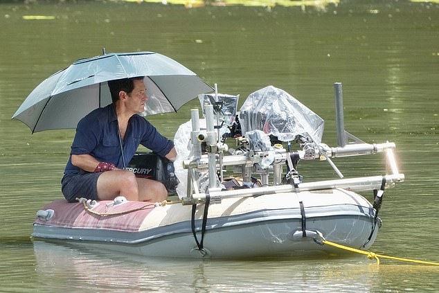 Rudd was later seen filming a sequence in which he piloted a dinghy