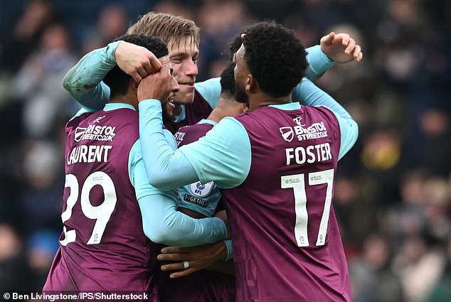 Burnley claimed a 1-0 win at Ewood Park and thus came within reach of leaders Leeds