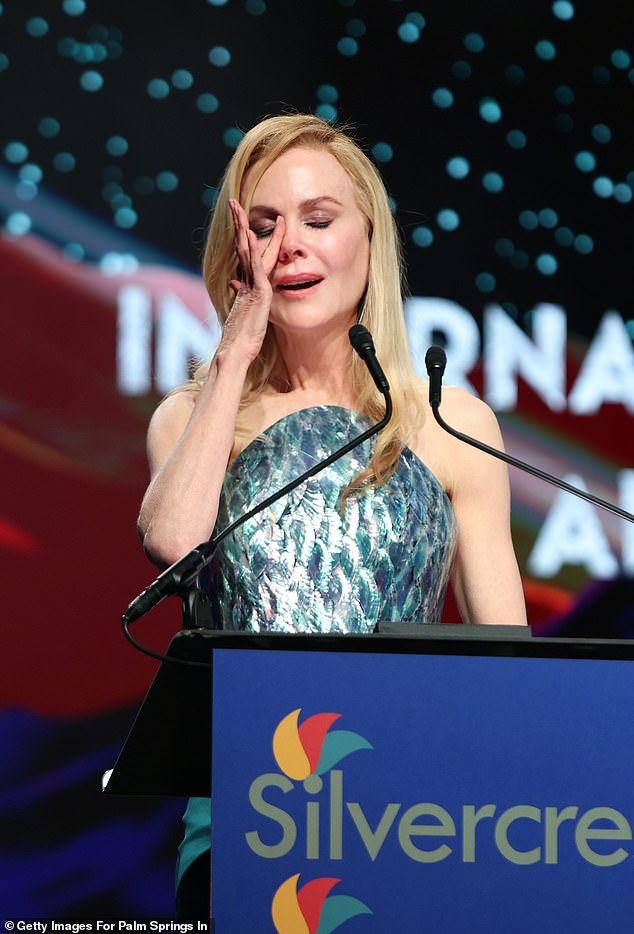 During the event, Nicole broke down in tears on stage as she paid tribute to her late parents. The actress gave an emotional speech when receiving the International Star Award