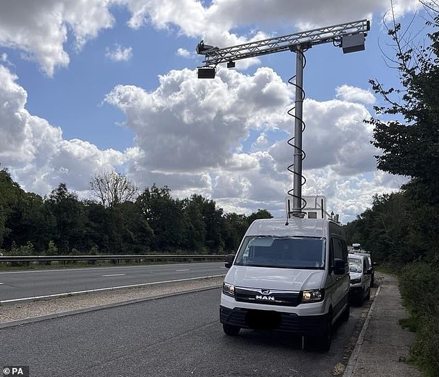 The AI ​​cameras can be mounted on a trailer or vehicle and are positioned higher than traditional speed or traffic cameras