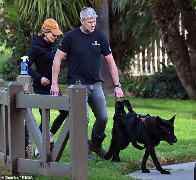 Renee Zellweger And Longtime Boyfriend Ant Anstead Pick Up Food And 