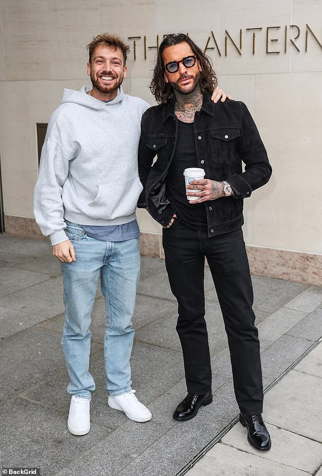 In typical fashion, Pete and Sam showed off their opposite personalities with their outfit choices as they headed to London