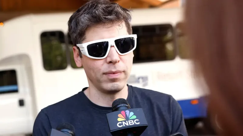 Sam Altman about smart glasses: 'I find it very uncomfortable to talk to people with a camera and a lamp'