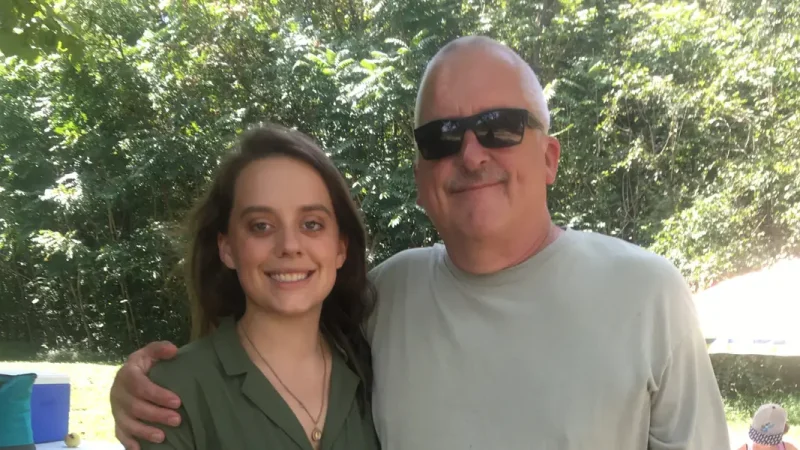 I lived with my father for five years while I studied law and started my career. Now that I've moved, I miss it.