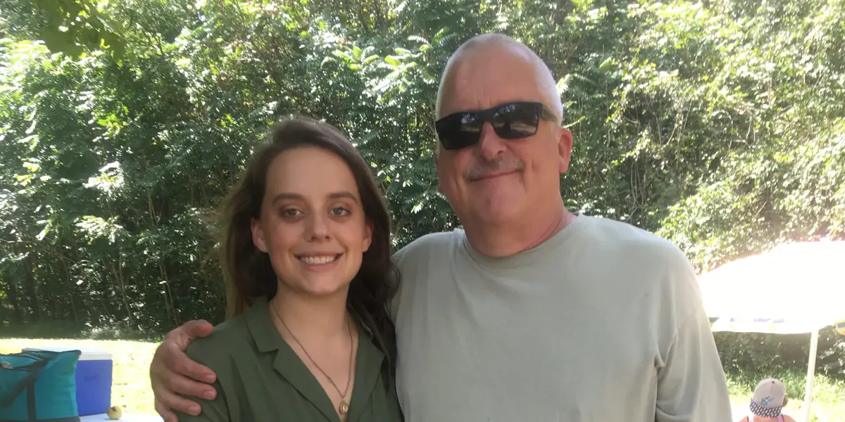I lived with my father for five years while I studied law and started my career. Now that I've moved, I miss it.