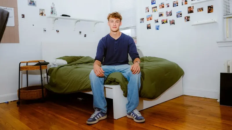 He moved from the Netherlands to New York out of love. Here's how he lives on $580 a week.