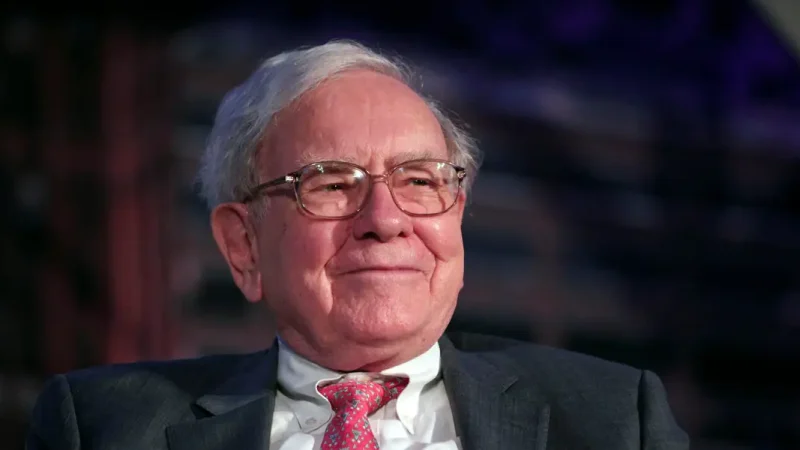 GM CEO Mary Barra shares some of Warren Buffett's 'phenomenal advice'